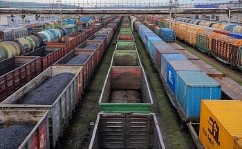 Какую продукцию чаще всего доставляют в полувагонах
